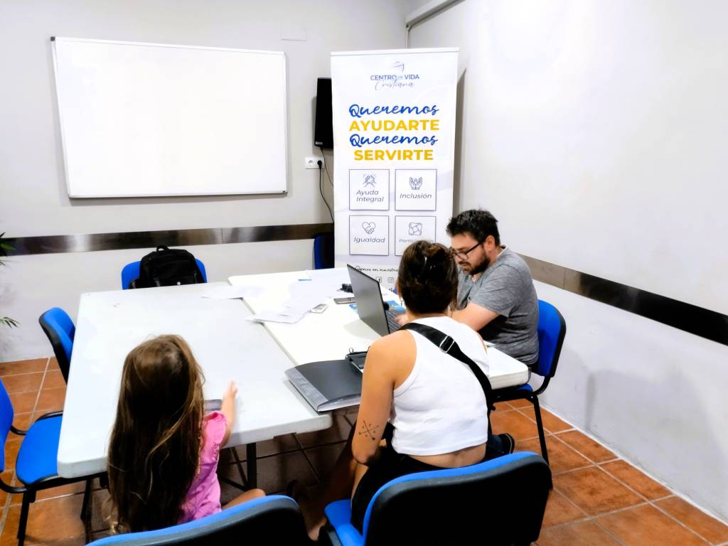Fomentamos la crianza positiva y el buen trato entre las familias en CVC Málaga | Centro de Vida Cristiana
