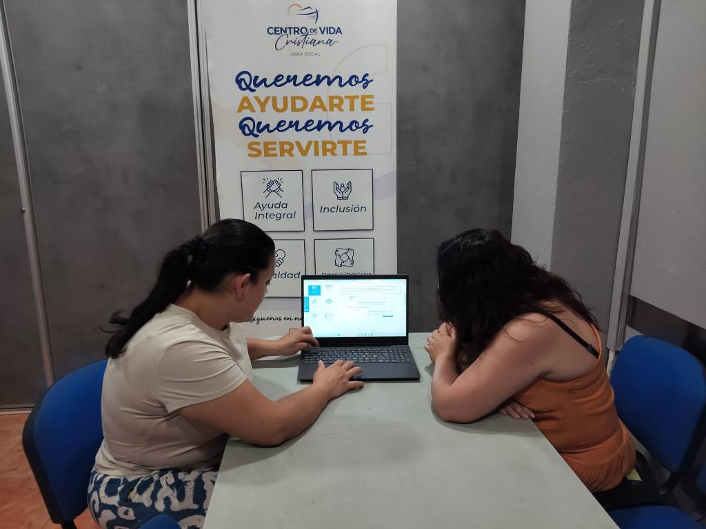 Impulsando la Inclusión Social a través de la Alfabetización Digital en CVC Málaga | Centro de Vida Cristiana
