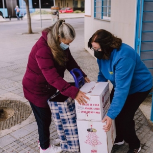 Realizamos un reparto de cestas navideñas para 129 mujeres | Centro de Vida Cristiana